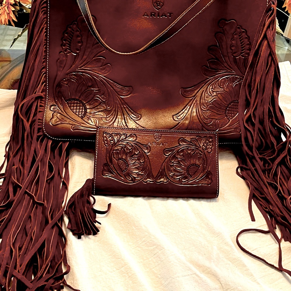 Women's Victoria Tote Brown and Wallet By Ariat (Brand New)